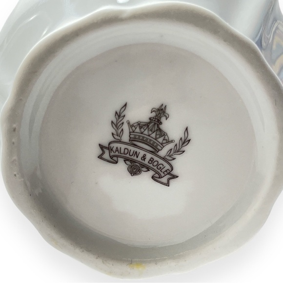 Kaldun‎ & Bogle White Coffee Chocolate Teapot with Lid Embossed Floral - Picture 4 of 5